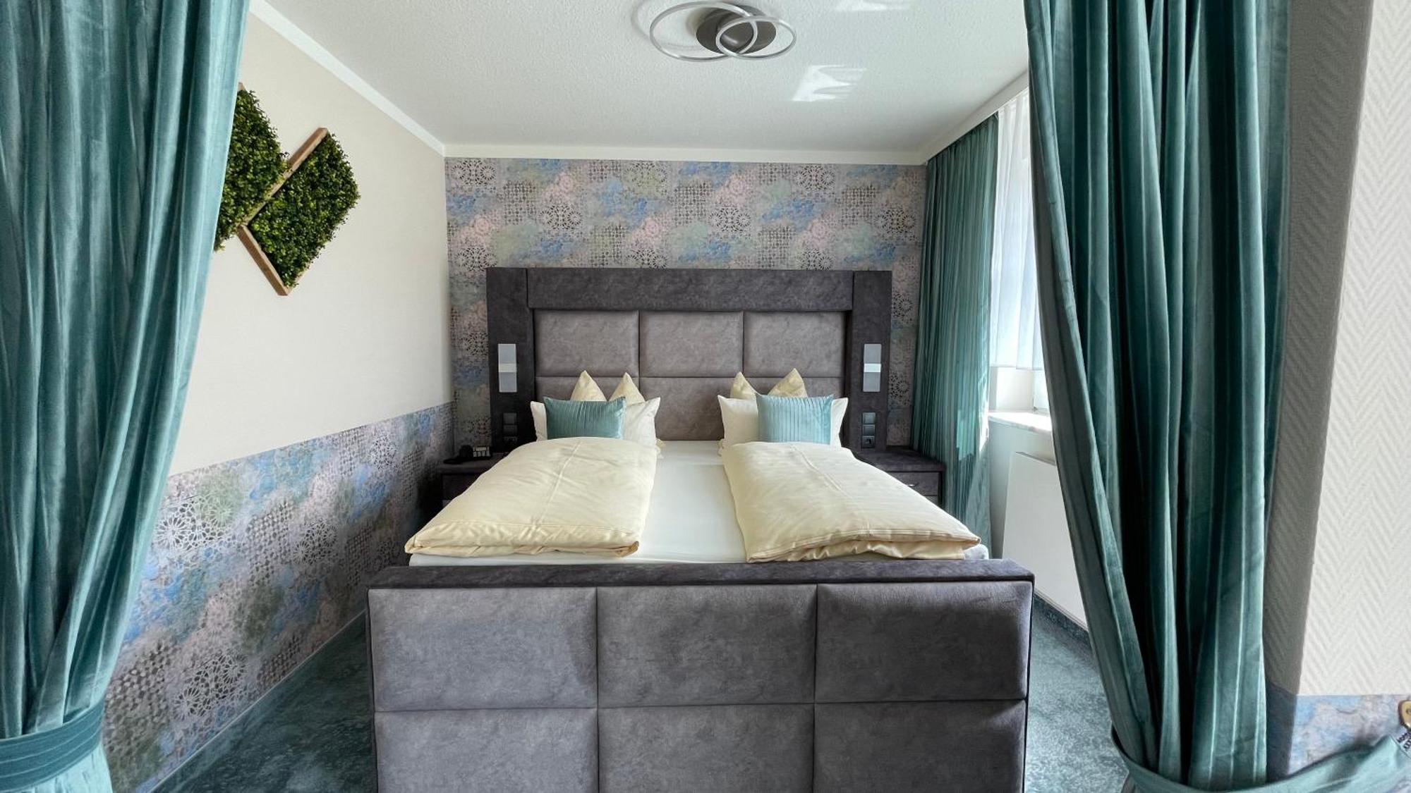 Hotel Neustaedter Hof Schwarzenberg  Ngoại thất bức ảnh